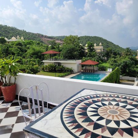 Aura Gold Resort Udaipur Buitenkant foto