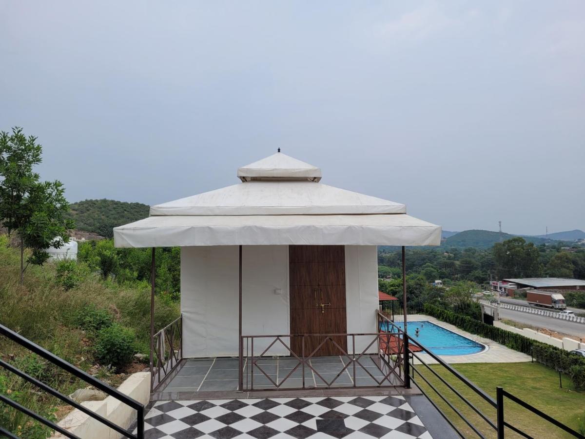 Aura Gold Resort Udaipur Buitenkant foto
