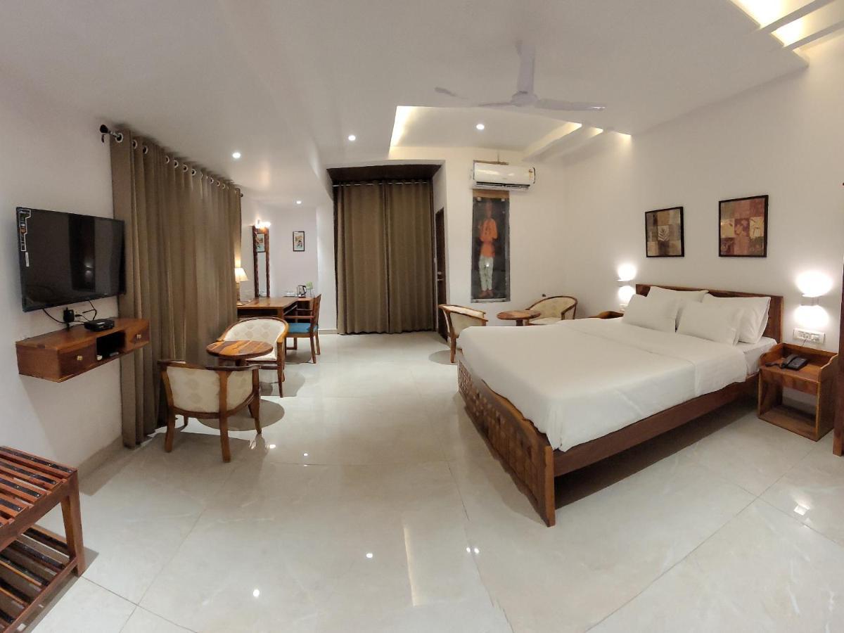 Aura Gold Resort Udaipur Buitenkant foto