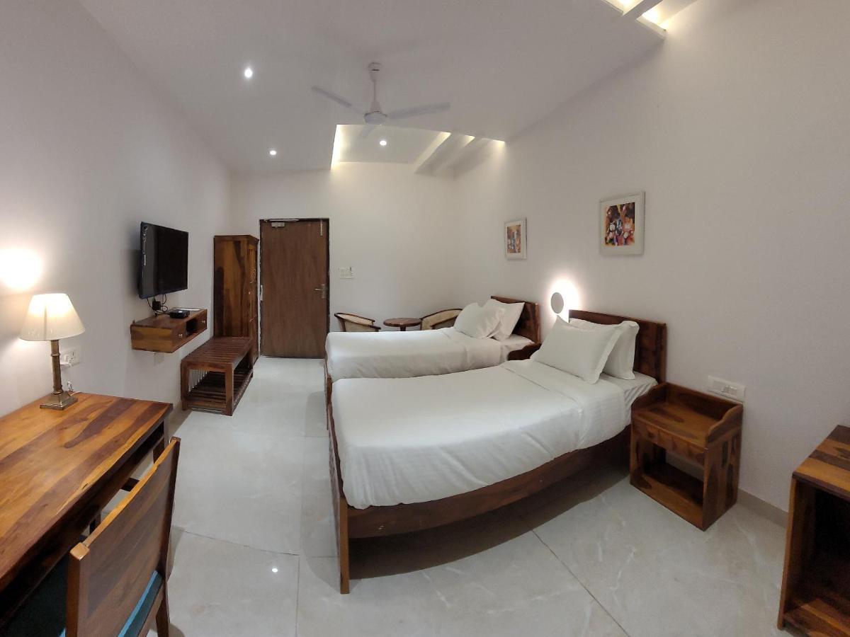 Aura Gold Resort Udaipur Buitenkant foto