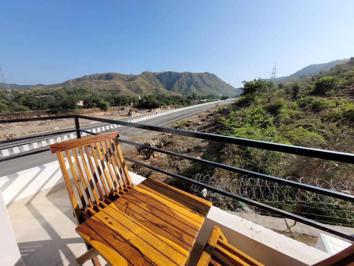 Aura Gold Resort Udaipur Buitenkant foto