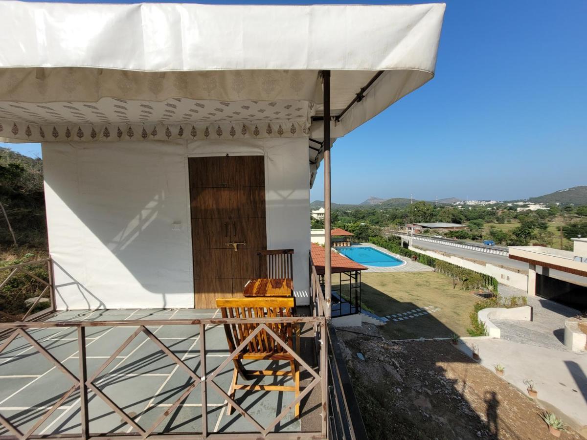 Aura Gold Resort Udaipur Buitenkant foto