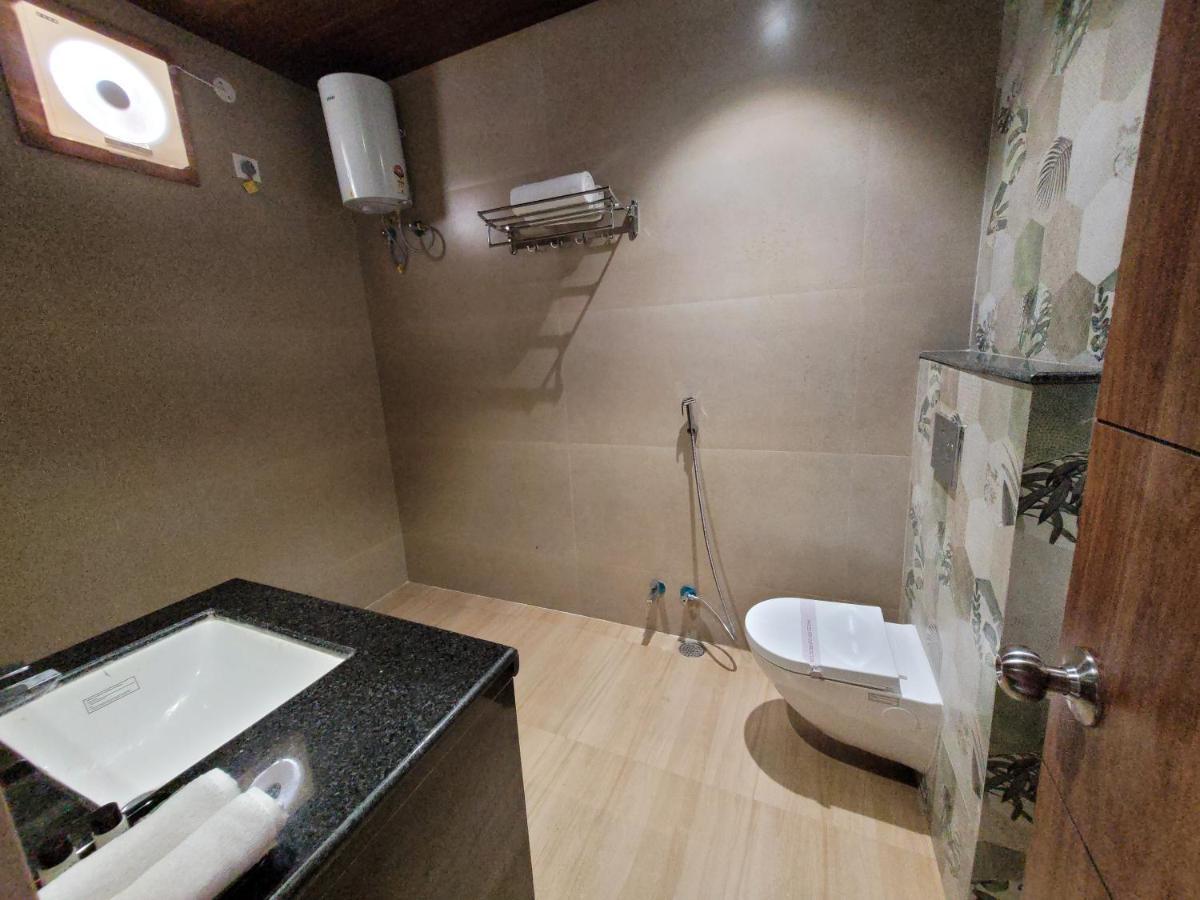 Aura Gold Resort Udaipur Buitenkant foto