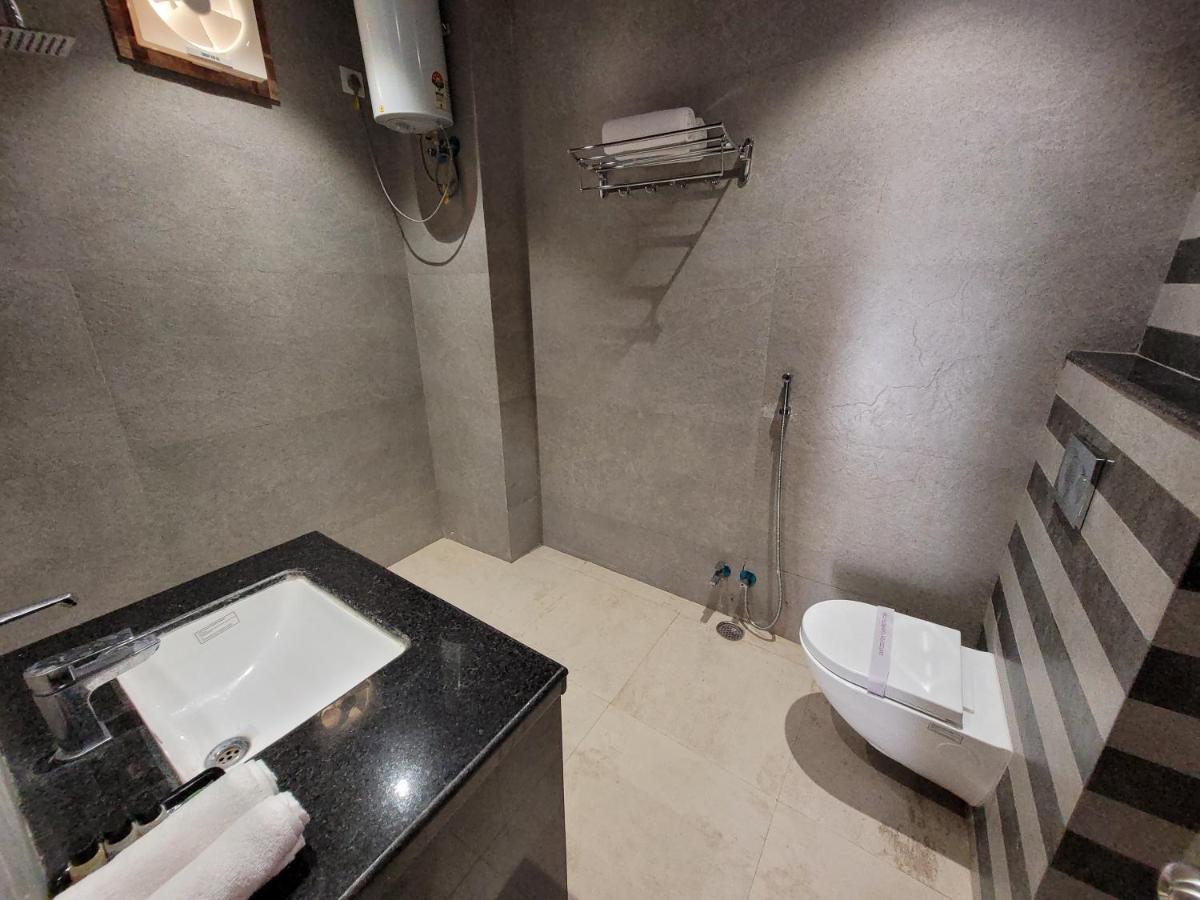 Aura Gold Resort Udaipur Buitenkant foto