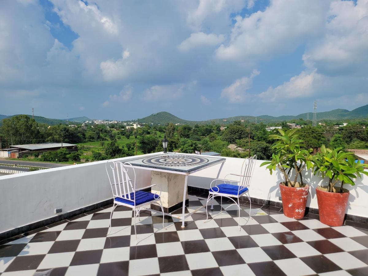 Aura Gold Resort Udaipur Buitenkant foto