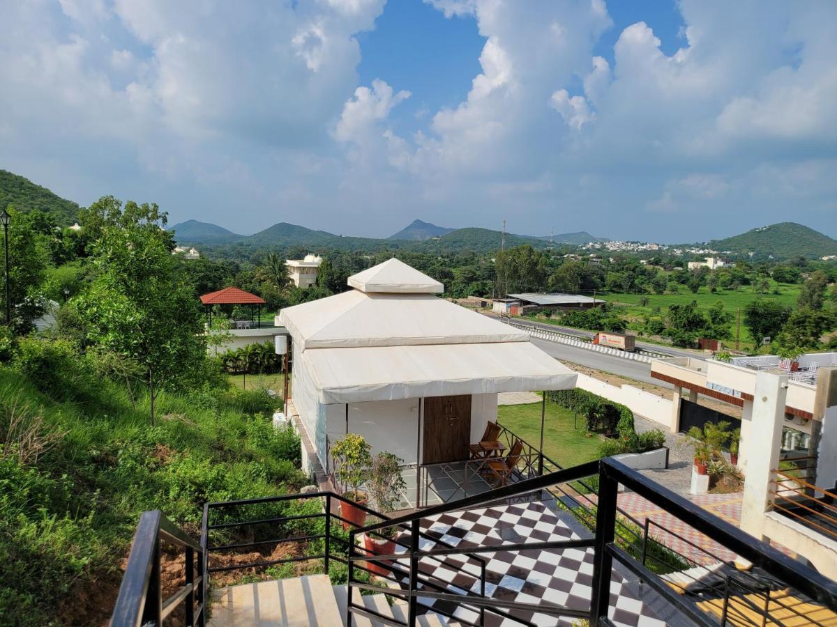 Aura Gold Resort Udaipur Buitenkant foto