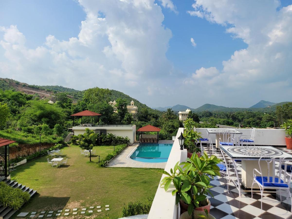 Aura Gold Resort Udaipur Buitenkant foto