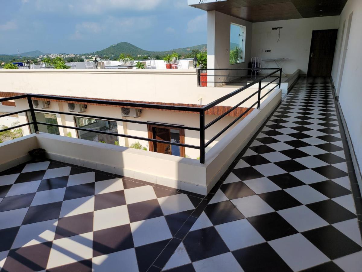 Aura Gold Resort Udaipur Buitenkant foto