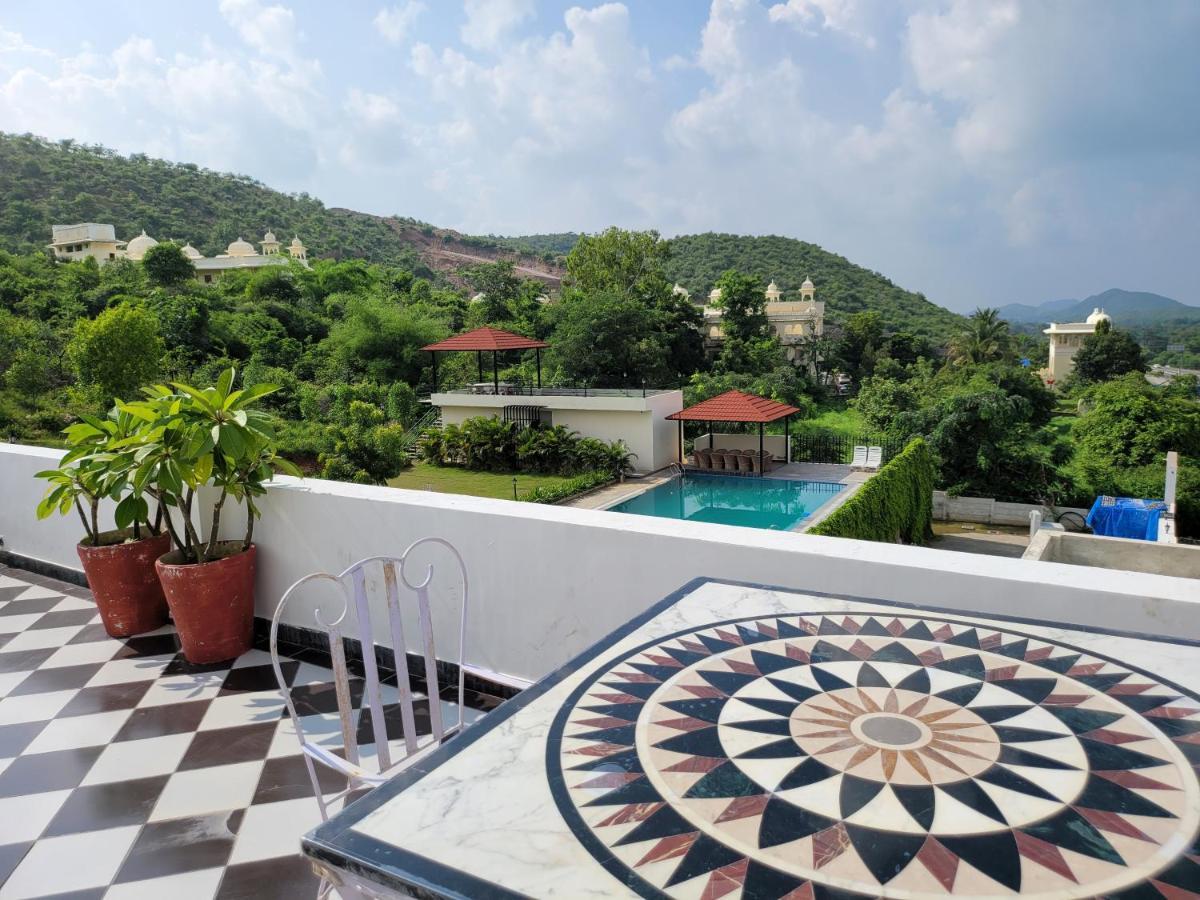 Aura Gold Resort Udaipur Buitenkant foto
